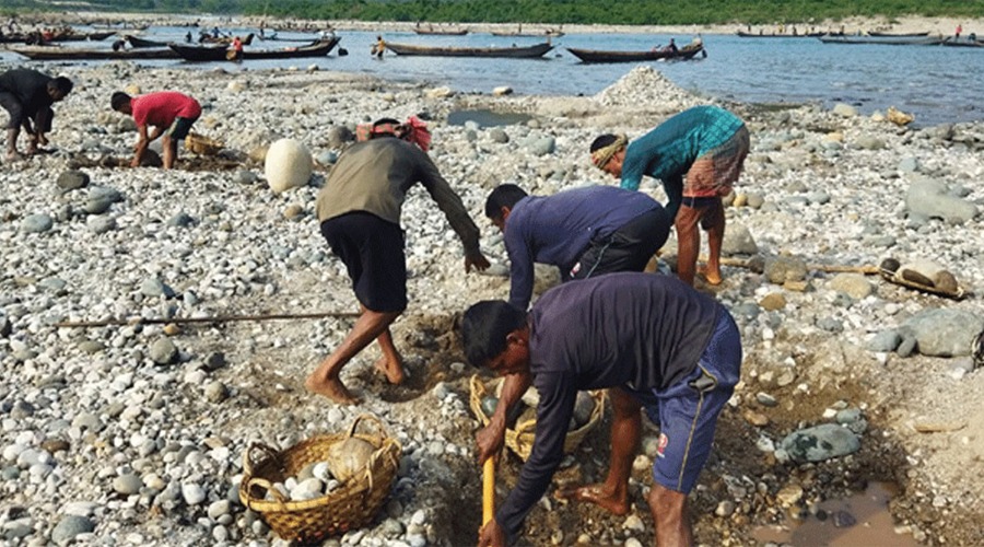 লুট হওয়া আরও আড়াই লাখ ঘনফুট সাদাপাথর উদ্ধার