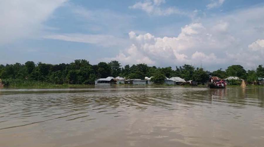 দৌলতপুরে পদ্মা নদীতে অস্বাভাবিক হারে পানি বৃদ্ধি: পানিবন্দী প্রায় লক্ষাধিক মানুষ