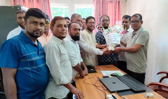 জেলা নির্বাচন কর্মকর্তার সাথে আমজনগণ পার্টির কুড়িগ্রাম জেলা কমিটির সাক্ষাৎ