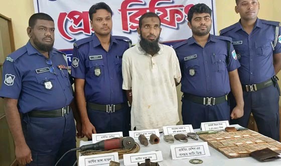 খুলনায় কৃষি ব্যাংক চুরির ঘটনায় মূলহোতা গ্রেপ্তার