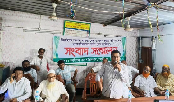 কালীগঞ্জে নির্মাণাধীন রাস্তার দু’পাশের ক্ষতিগ্রস্থ ব্যবসায়ীদের সংবাদ সম্মেলন