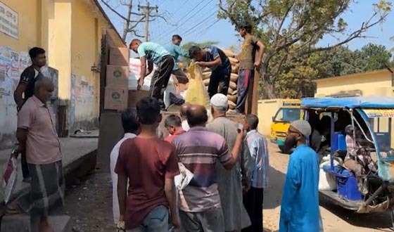 হিলিতে সুলভ মুল্যে টিসিবির পণ্য বিক্রির কার্যক্রম শুরু