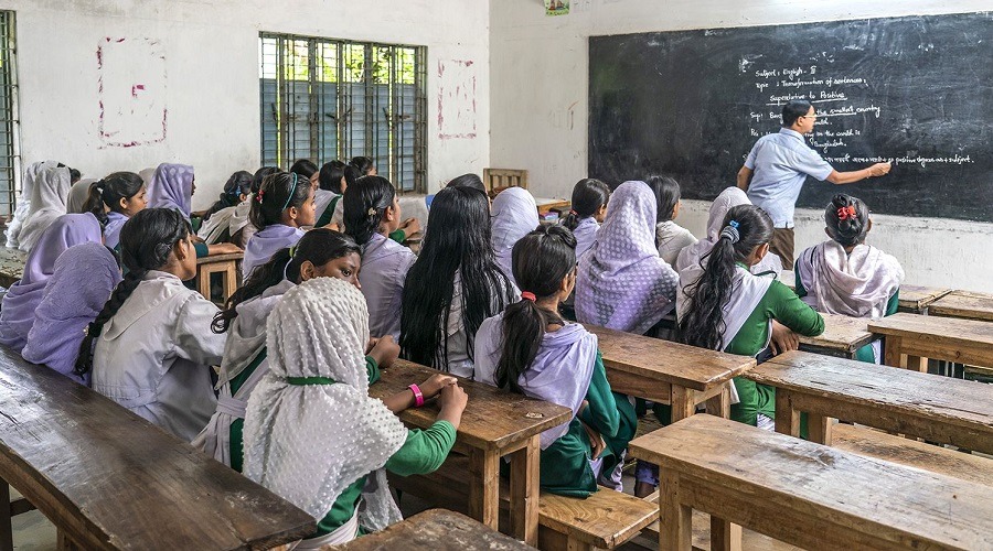 দেশের একাডেমিক শিক্ষাবর্ষে পিছিয়ে পড়ছে শিক্ষার্থীরা