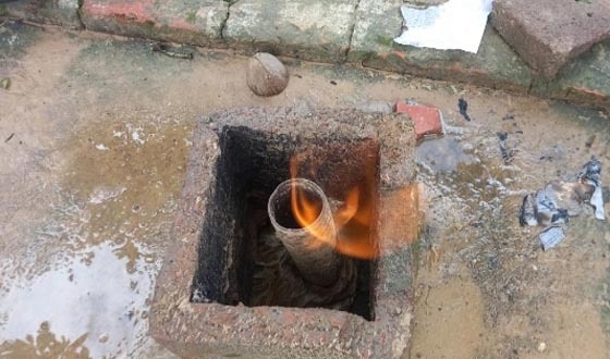 কলমাকান্দায় টিউবওয়েল থেকে বের হচ্ছে গ্যাস, রান্না হচ্ছে খাবার