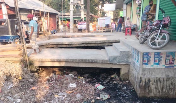 ভূঞাপুরের গোবিন্দাসী খাল অবৈধ স্থাপনা ও ময়লার ভাগাড়ের দখলে