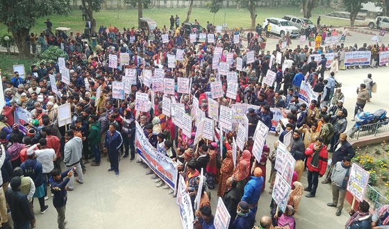 কুড়িগ্রামে ইটভাটা চালু রাখার দাবিতে মানববন্ধন