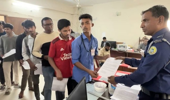 অপরাধমুক্ত বাউফল চায় শিক্ষার্থীরা, থানায় গণঅভিযোগ