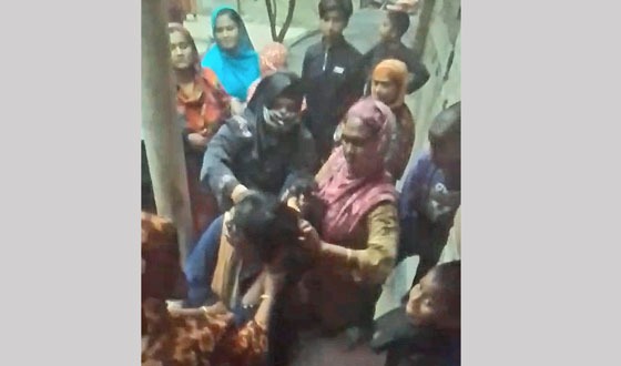 ঝিকরগাছায় মধ্যযুগীয় কায়দায় নারী নির্যাতনের ঘটনায় আটক ৪