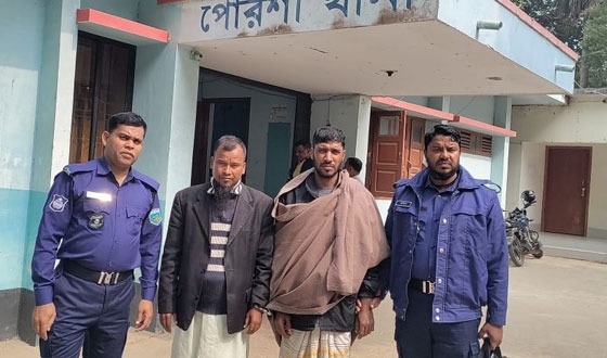 পোরশায় মাদক ব্যবসায়ীসহ বিস্ফোরক মামলার আসামী গ্রেফতার