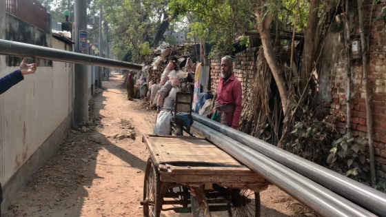 পবায় সরকারি রাস্তায় তিনটি বাড়ি  নির্মাণ, অবৈধ বিদ্যুৎ সংযোগ