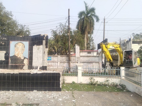 পটুয়াখালীতে ভেঙ্গে ফেলা হয়েছে চারটি ম্যুরাল