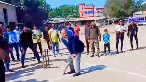 তানোরে ক্রিকেট টুর্নামেন্ট খেলার উদ্বোধন করলেন ডাইরেক্টর সাইফুল