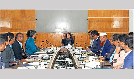 আকাশমণি ও ইউক্যালিপটাস নয়, দেশীয় গাছ লাগাতে হবে: পরিবেশ উপদেষ্টা