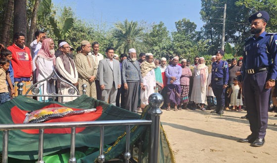দেবহাটায় বীর মুক্তিযোদ্ধা বাদল গাজীর রাষ্ট্রীয় মর্যাদায় দাফন সম্পন্ন