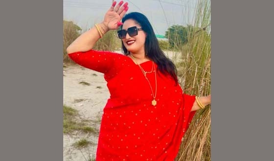 থানার ভিতর টিকটক করে আ. লীগ নেত্রী গ্রেফতার