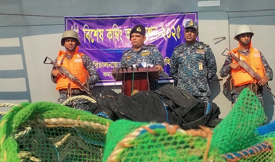 মৎস্য সম্পদ সুরক্ষায় ‘বিশেষ কম্বিং অপারেশন’ পরিচালনা করছে বাংলাদেশ নৌবাহিনী