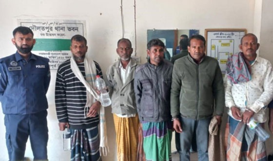 দৌলতপুরে অপারেশন ডেভিল হান্টে আটক ৫
