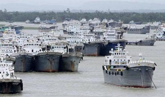চট্টগ্রাম বন্দরের বহির্নোঙ্গরে মাদার ভ্যাসেলের জট