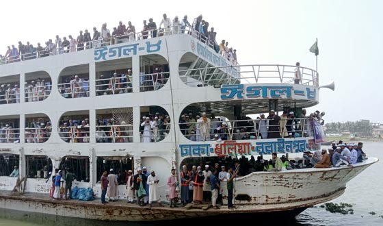 চাঁদপুর নৌ পুলিশের নিরাপত্তা ব্যবস্থায় চরমোনাই মাহফিলে ছেড়ে গেল লঞ্চ