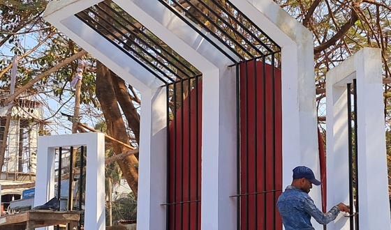 ভাষা শহীদদের শ্রদ্ধা জানাতে প্রস্তুতি চলছে শহীদ মিনারের