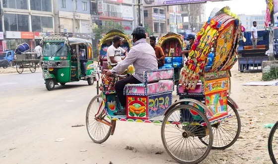 ব্যাটারিচালিত অটোরিকশার বিশৃঙ্খল চালাচলে সড়কে বেড়েই চলেছে দুর্ঘটনা