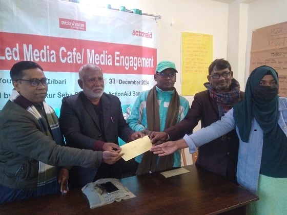 ফুলবাড়ীতে ৪ সাংবাদিক পেল ইউএসএস-এর সম্মাননা