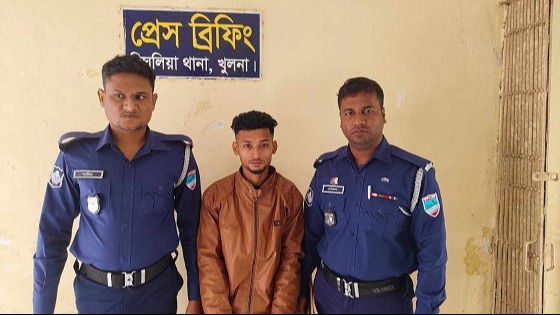 দিঘলিয়ায় সাবেক জামাইয়ের দায়ের কোপে শশুর আহত