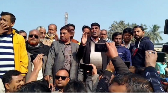 গাংনীতে যুবদল নেতা হত্যাকারীদের গ্রেপ্তারের দাবিতে বিক্ষোভ