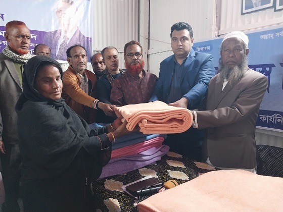 গফরগাঁওয়ে এলডিপির শীতবস্ত্র কম্বল বিতরণ