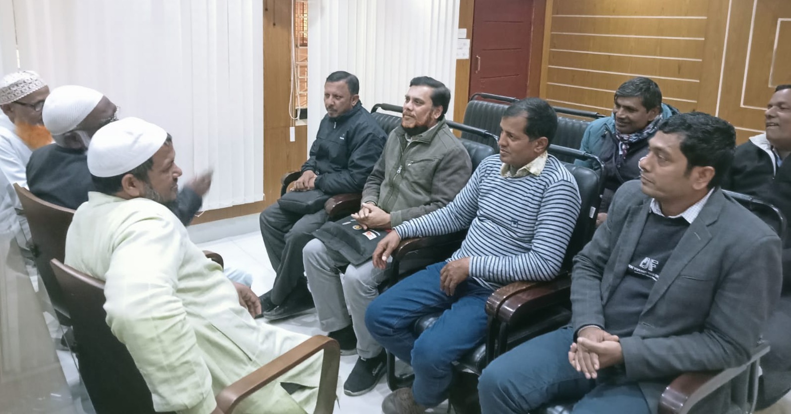 তানোরে ইউপি সচিবদের সাথে জামায়াত নেতৃবৃন্দের পৃথক মতবিনিময়