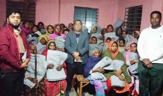 ধামইরহাটে শীত বস্ত্র বিতরণ