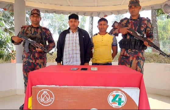 ধামইরহাট সীমান্তে ভারতে অনুপ্রবেশকালে আটক ২