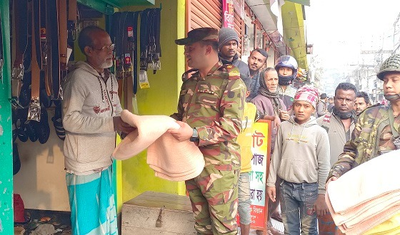 পিরোজপুরে সেনাবাহিনীর কম্বল বিতরন