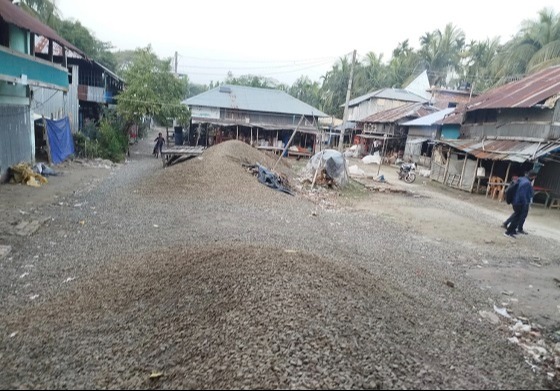 নাজিরপুরে কাজ না করেই বিল তুলে নিলেন ঠিকাদাররা