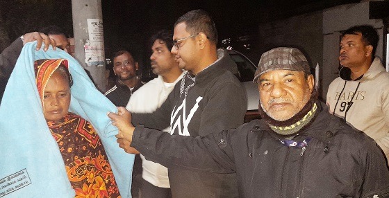 চিতলমারীতে ছিন্নমূল শীতার্তদের মাঝে কম্বল বিতরণ