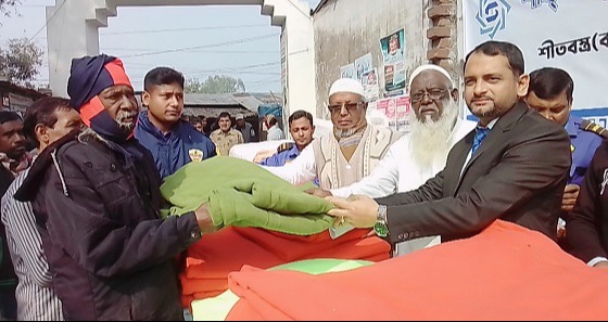 বাঘায় শাহাজালাল ইসলামী ব্যাংকের শীতবস্ত্র বিতরণ