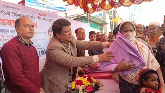 ত্রিশালে মটরযান কর্মচারী ও অসহায়দের মাঝে কম্বল বিতরণ