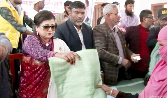 টাঙ্গাইলে  সুবিধা বঞ্চিত মানুষের মাঝে শীতবস্ত্র বিতরণ