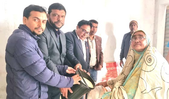 গোমস্তাপুরে ওএমএস'র চাল বিক্রি শুরু