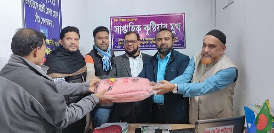 ভেড়ামারায় শীতার্থদের মাঝে কম্বল বিতরণ