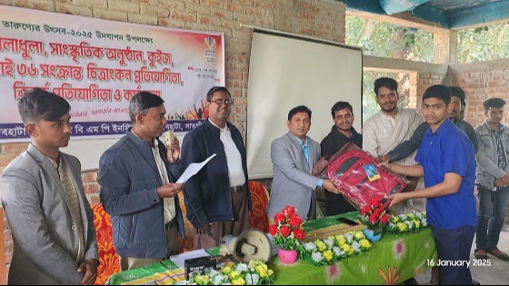 দেবহাটায় ইউএনওর মেধাবী শিক্ষার্থীদের শিক্ষা সামগ্রী বিতরন