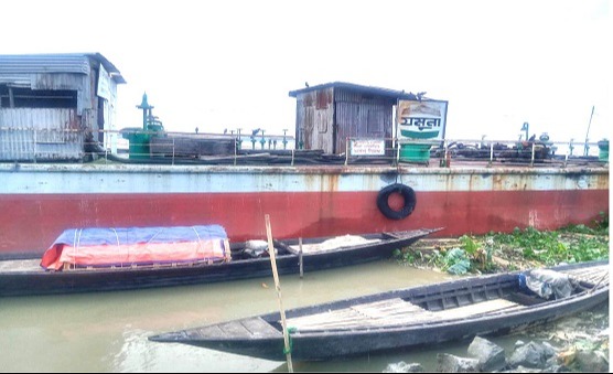 চিলমারীতে ৭ বছর তেল শূন্য ভাসমান ডিপো