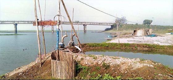 সরাইলে নদী সেচে হতাশ কৃষকরা