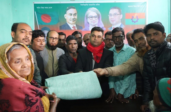 সিংড়ায় শীতার্তরা পেল শীতবস্ত্র