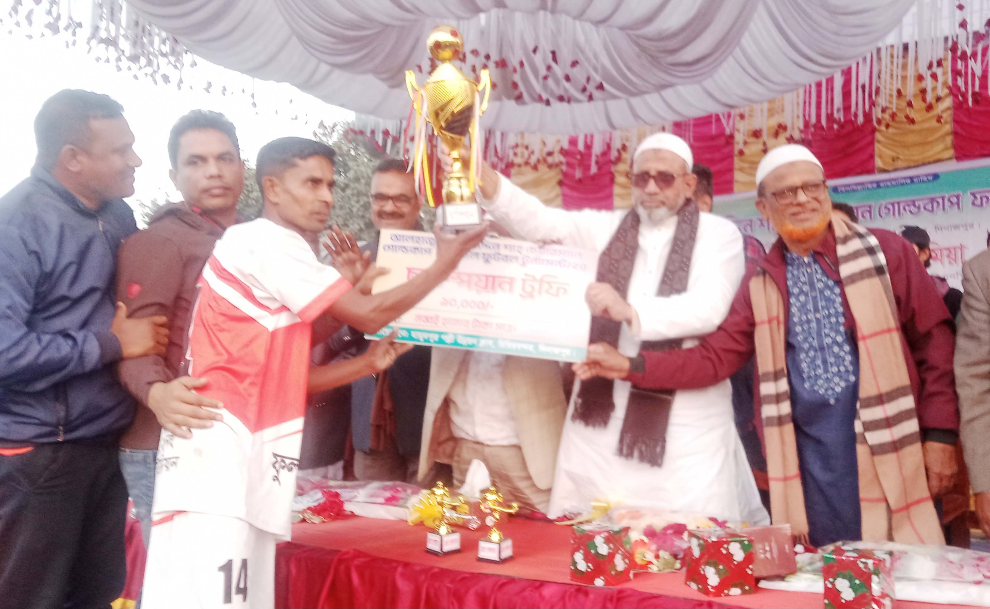 চিরিরবন্দরে ফাইনাল ফুটবল টুর্ণামেন্ট অনুষ্ঠিত