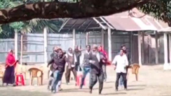 বাঘায় প্রধান শিক্ষকের সাথে সহকারী শিক্ষকের হাতাহাতি