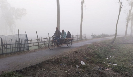 তীব্র শীত ও ঠান্ডায় কাবু রাজারহাটের মানুষ