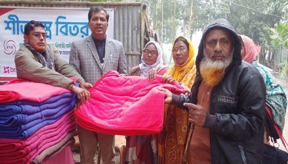 নাগেশ্বরীতে শীতার্তদের মাঝে কম্বল