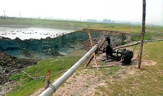 সরাইলে ফসলি জমির মাটি কেটে ফসলি জমি ভরাট