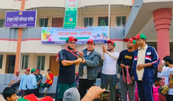 হাতিয়ায় তারুণ্যের উৎসবে তিন কিলোমিটার দৌড়ালেন বৃদ্ধরা
